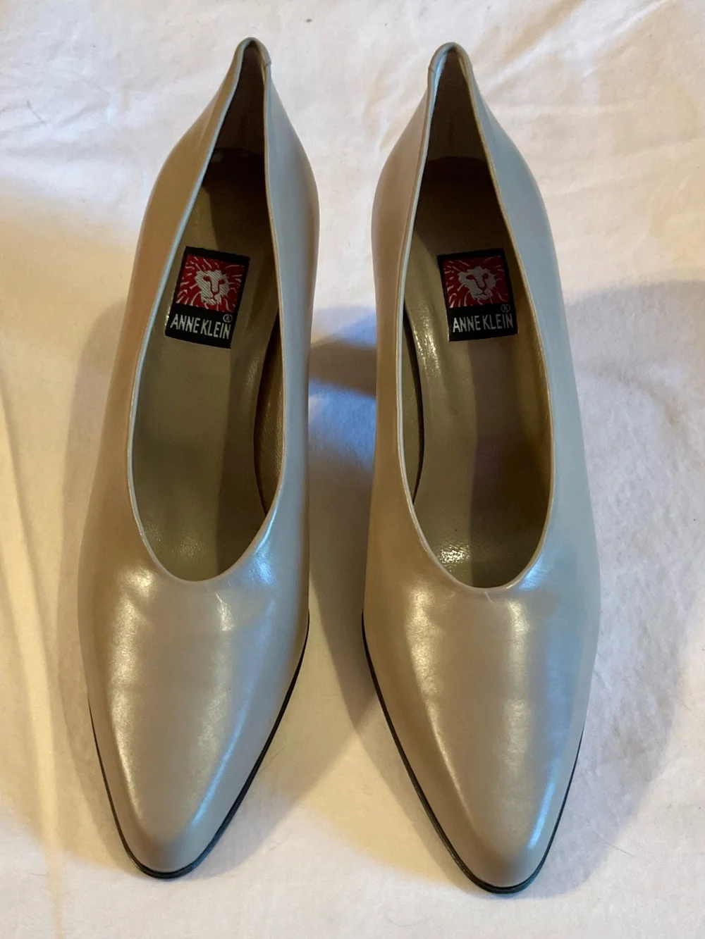 Vintage Anne Klein Taupe Leather Pointed-Toe Kitten Heel Pumps 7 Narrow